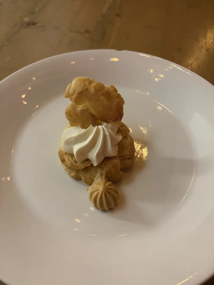Bignè con crema alla vaniglia