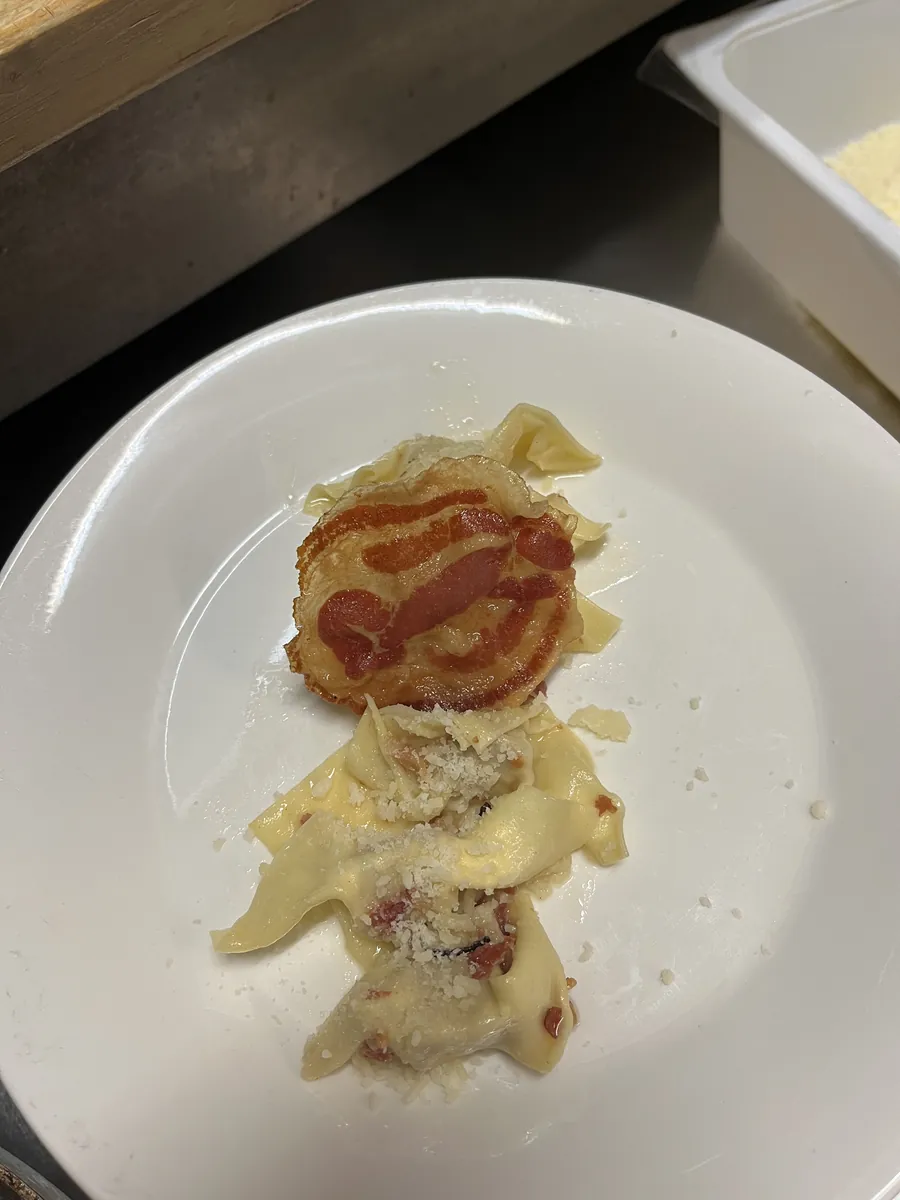 Casoncelli con pancetta e cialda di formaggio